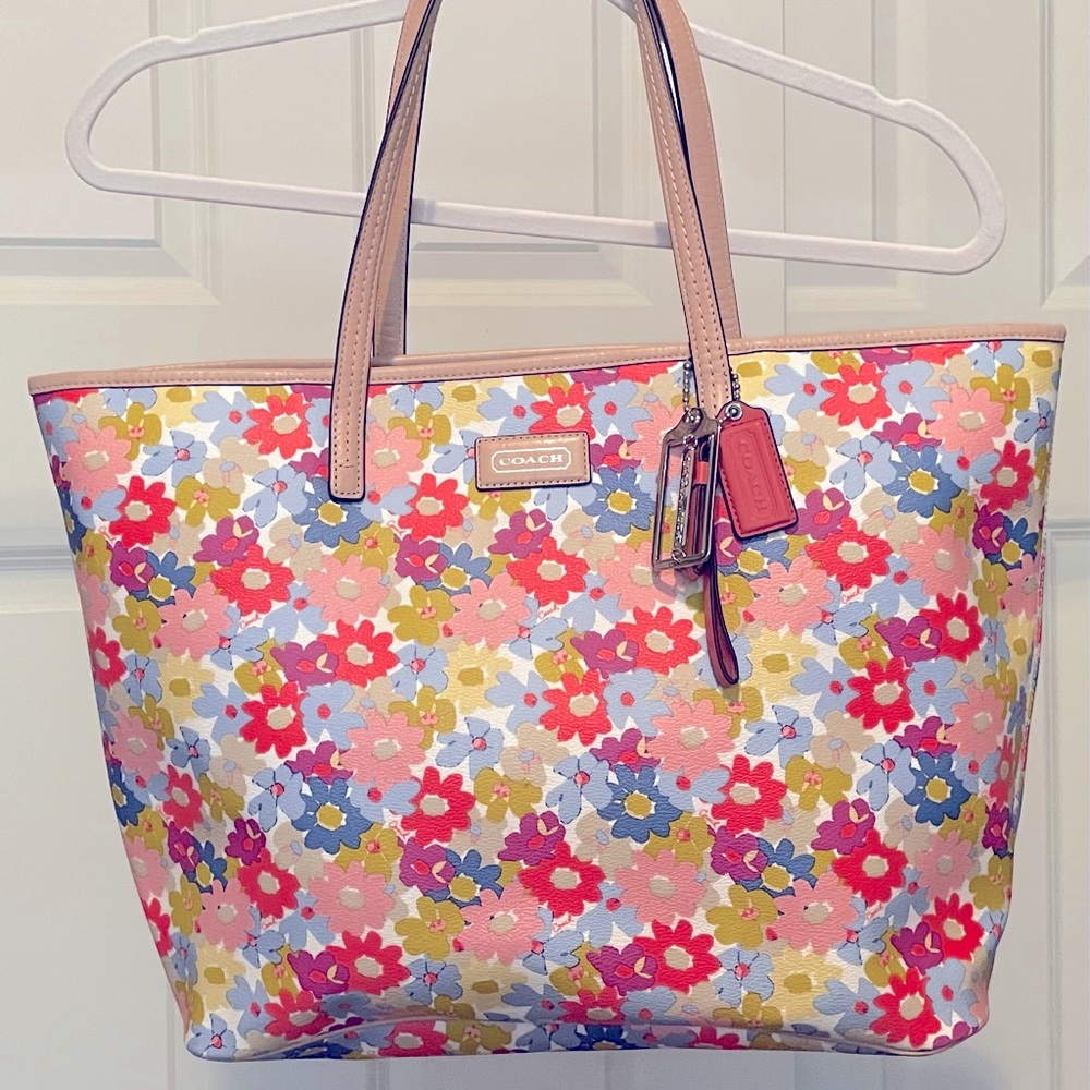 Beautiful spring floral print Coach tote